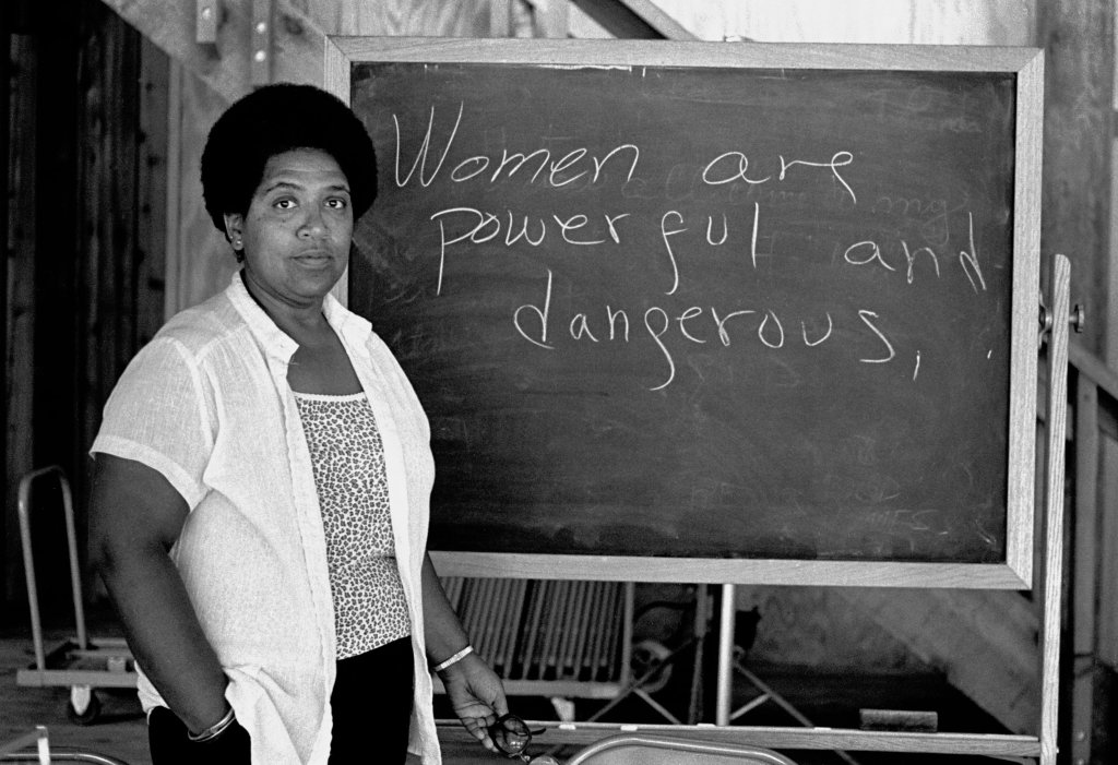 NEW SMYRNA BEACH, FL - 1983: Caribbean-American writer, poet and activist Audre Lorde lectures students at the Atlantic Center for the Arts in New Smyrna Beach, Florida. Lorde was a Master Artist in Residence at the Central Florida arts center in 1983. (Photo by Robert Alexander/Archive Photos/Getty Images)
